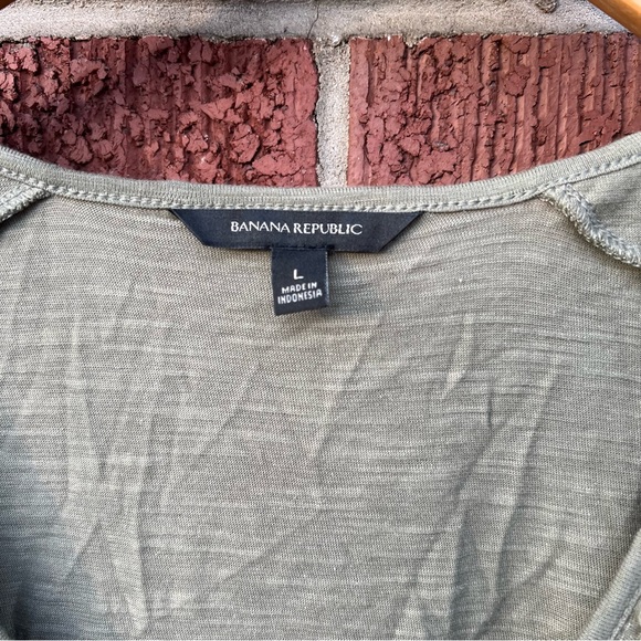 Banana Republic Olive Green Flounce Front Deep Scoop Neck Sleeveless Tank Top - Picture 3 of 3